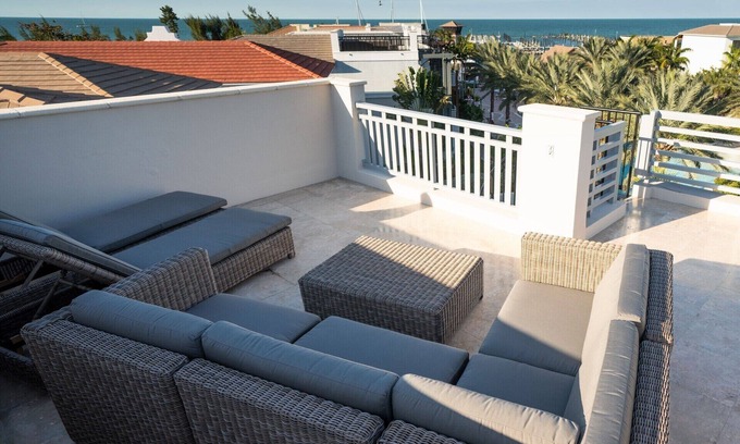 Marathon House | Terrace & Roof Top Deck-Marlin Bay Resort & Marina