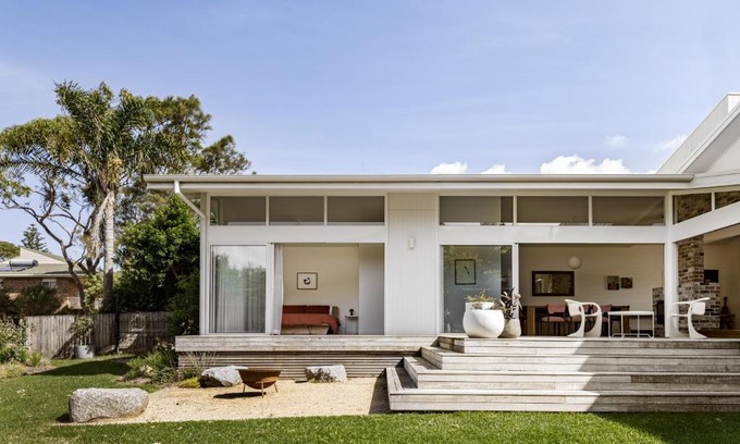 Mollymook Beach House | The Loft @ Mollymook 70s Beach House