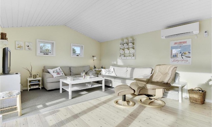 Juelsminde House | Two-Bedroom Holiday Home in Juelsminde