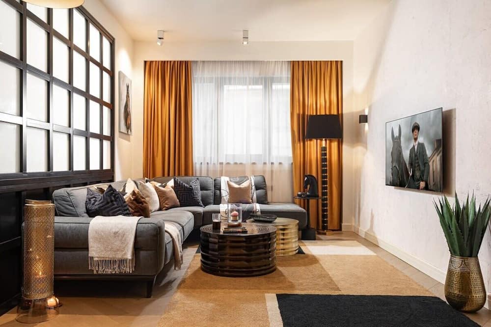Bucharest City-Centre Apartment | Qult Peaky Blinders