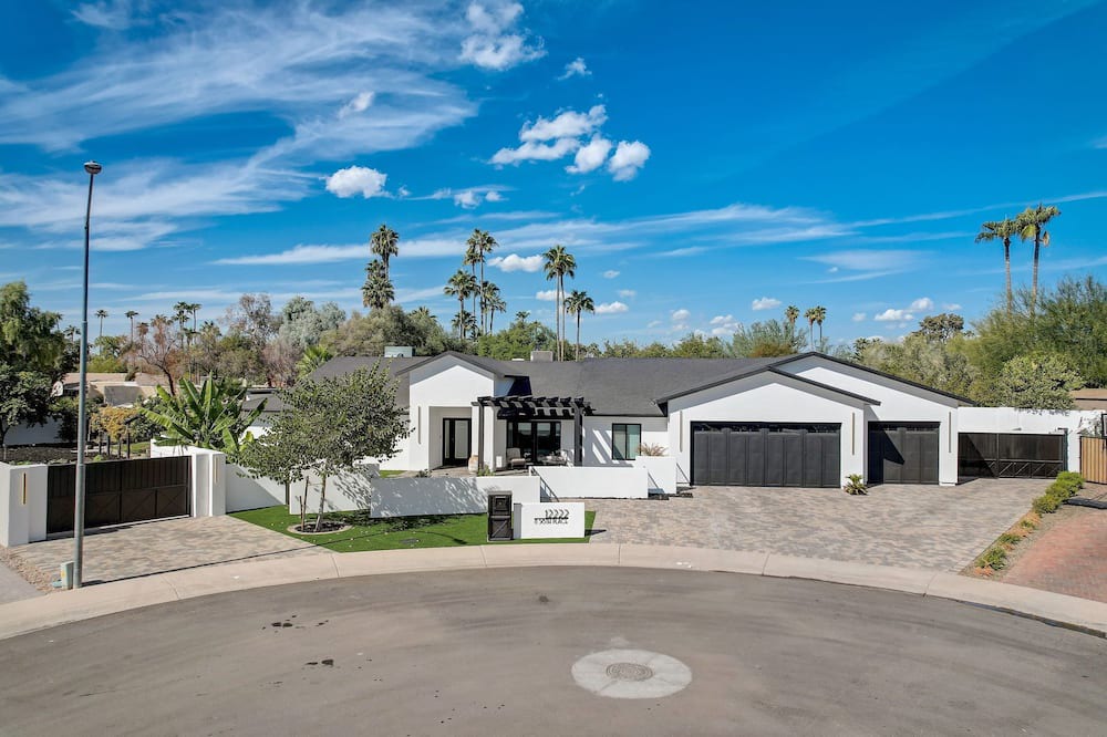 Avant House | Luxury,Pool,Spa,Great Location, great for entertaining