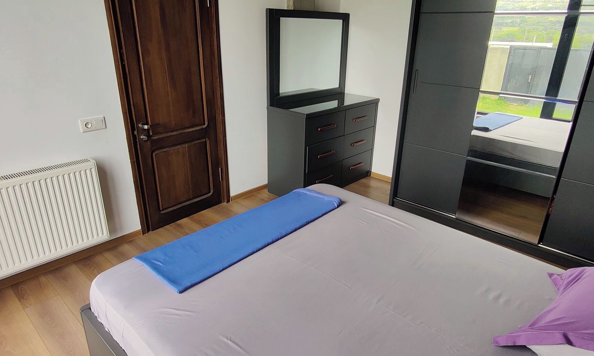 Mtskheta House | Spacious 4-bedroom house in charming Mukhatgverdi with WiFi