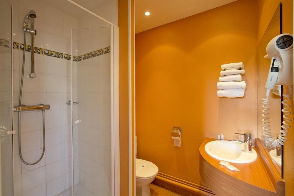 Photo of Bathroom in Feytiat