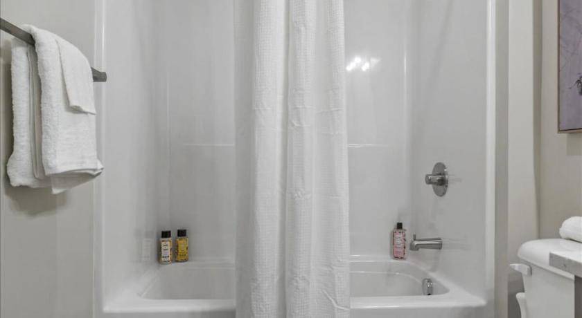 Photo of Bathroom in Lower Lawrenceville
