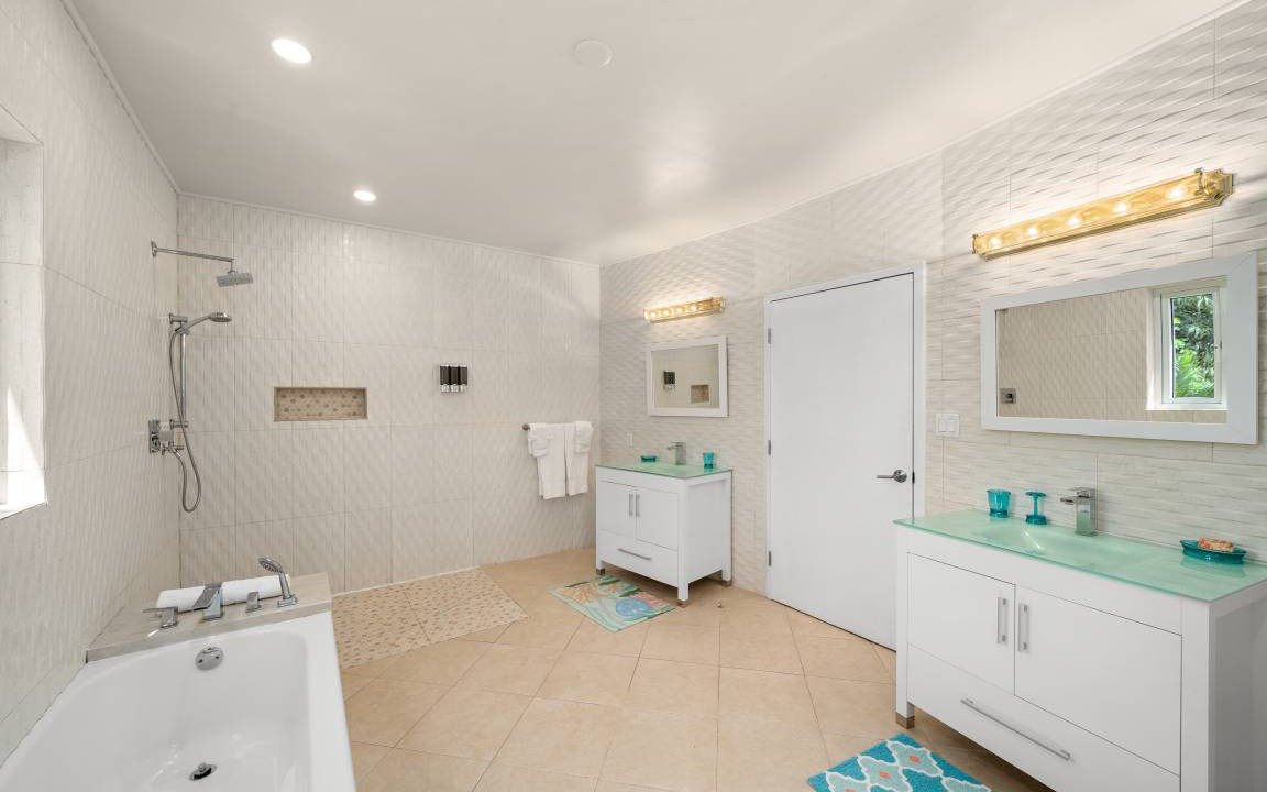 Photo of Bathroom in Nassau