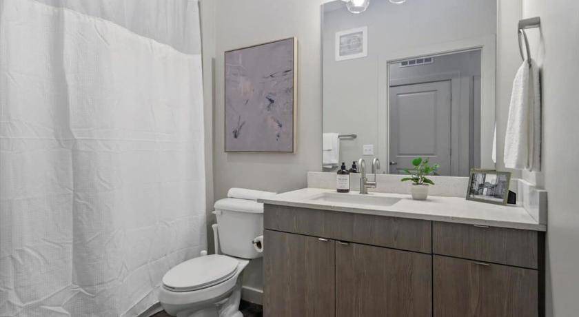 Photo of Bathroom in Lower Lawrenceville