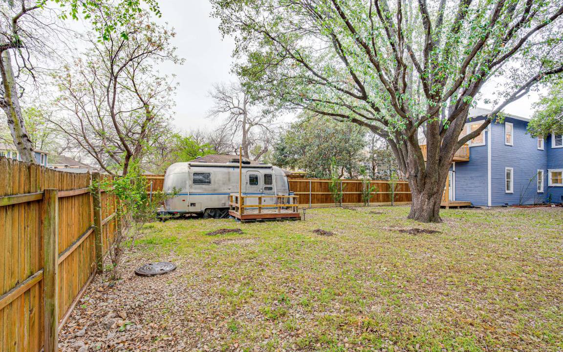 Photo of Others in Peak's Suburban Addition