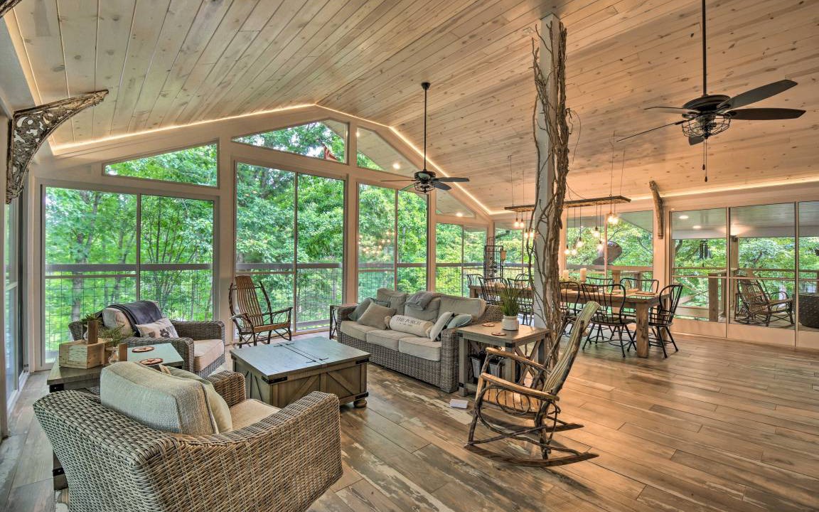Photo of Livingroom in Hiawassee
