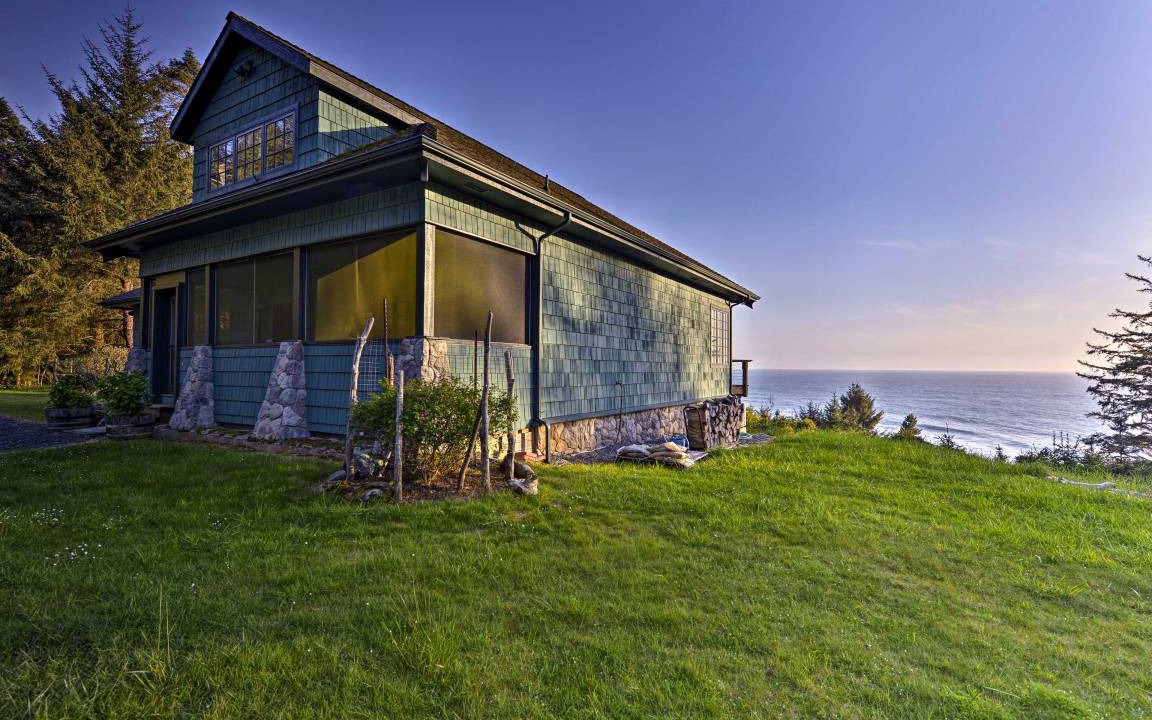 Photo of Buildings in Port Orford