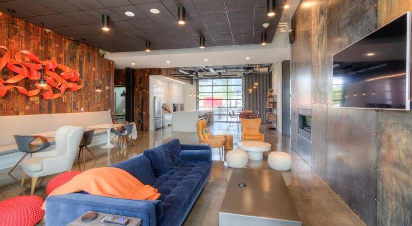 Photo of Livingroom in Lower Lawrenceville