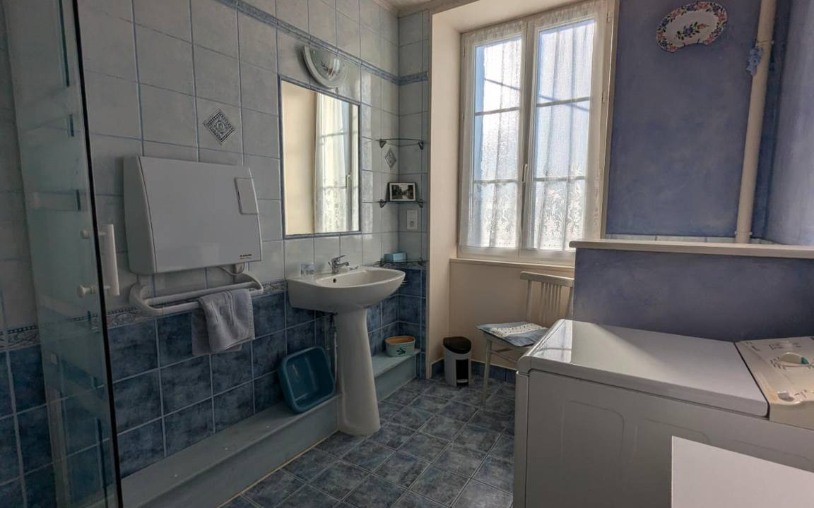 Photo of Bathroom in Saint-Genis-d'Hiersac