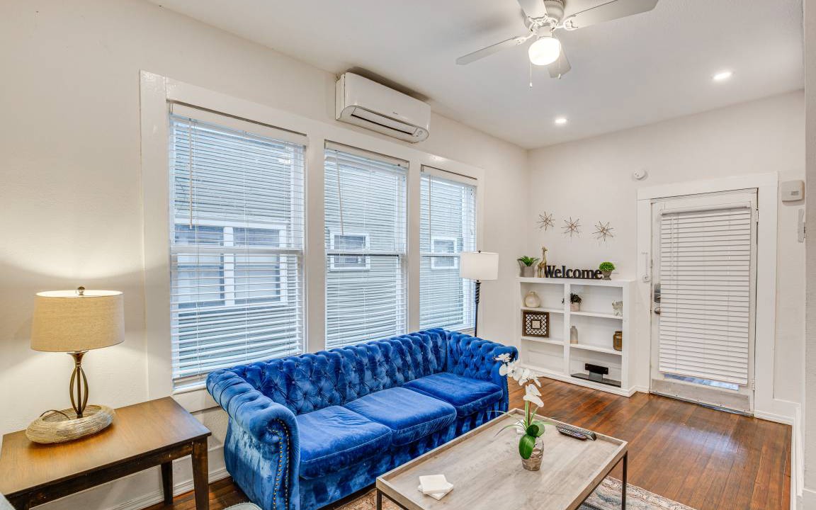 Photo of Livingroom in Peak's Suburban Addition