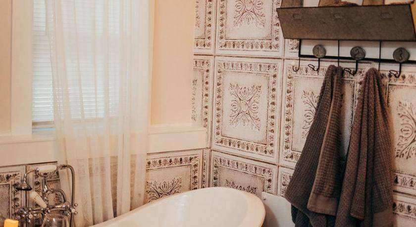 Photo of Bathroom in Gold Beach