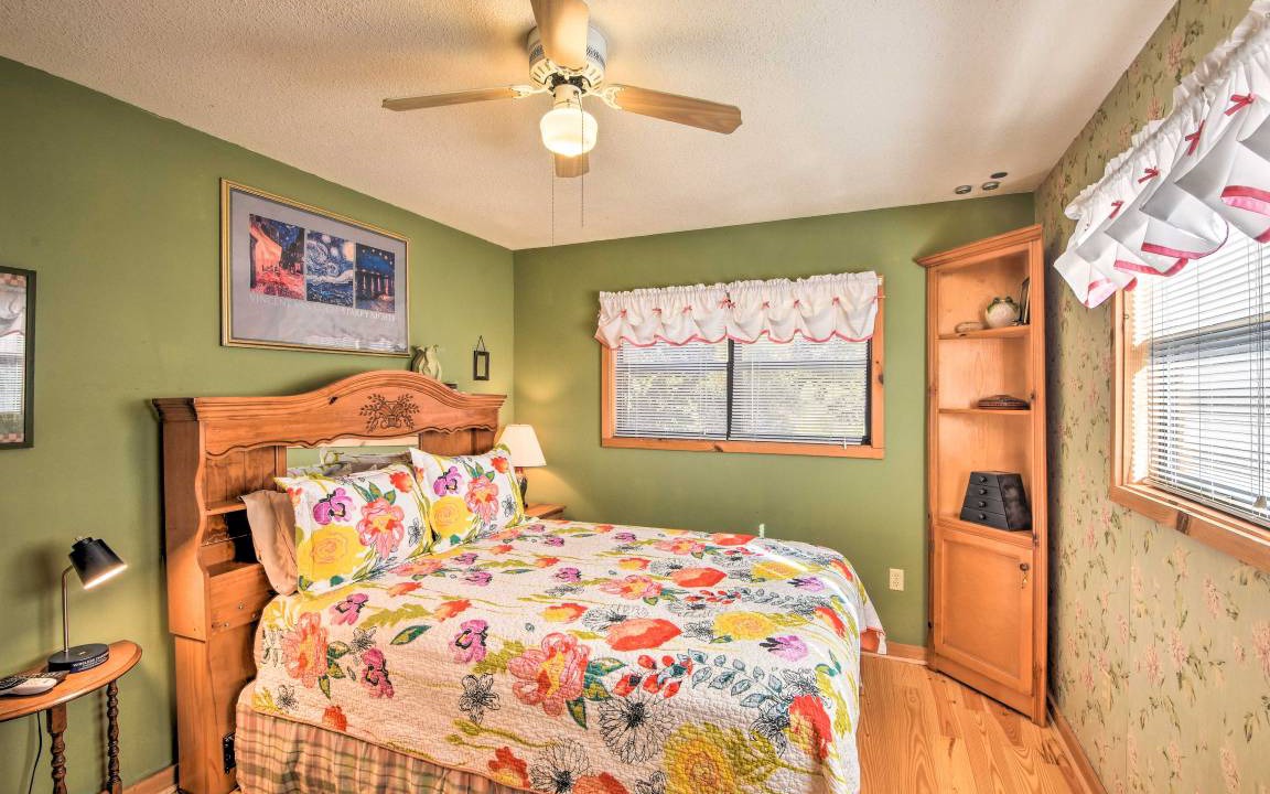 Photo of Bedroom in Hiawassee