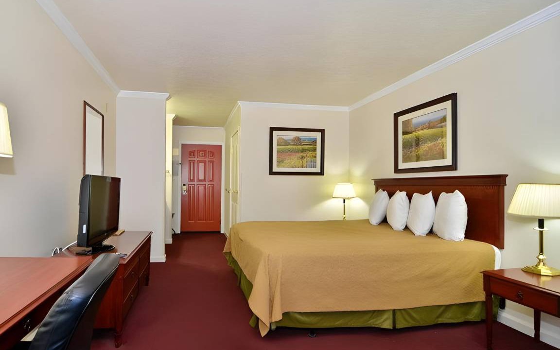 Photo of Bedroom in Salinas