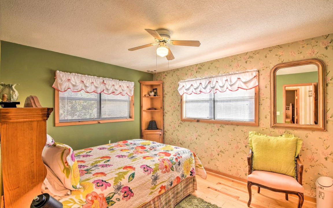 Photo of Bedroom in Hiawassee