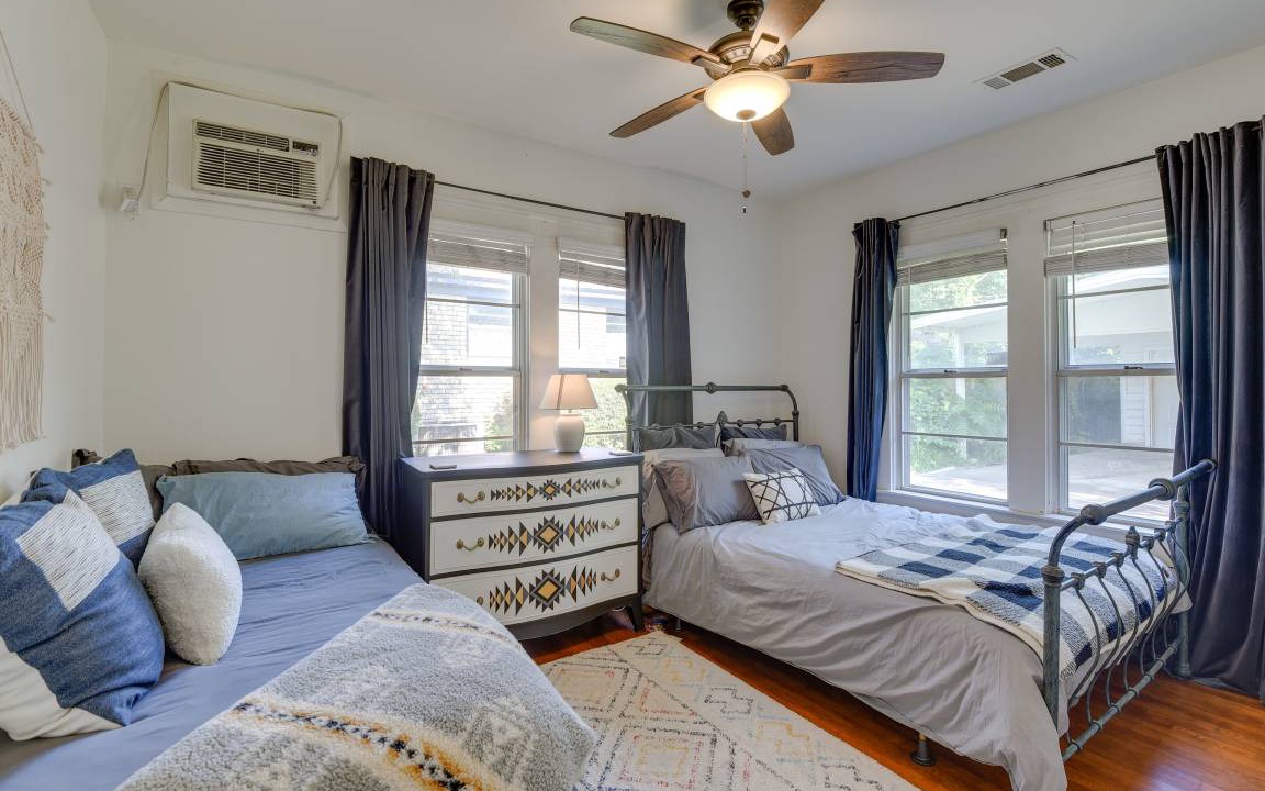 Photo of Bedroom in Oak Cliff