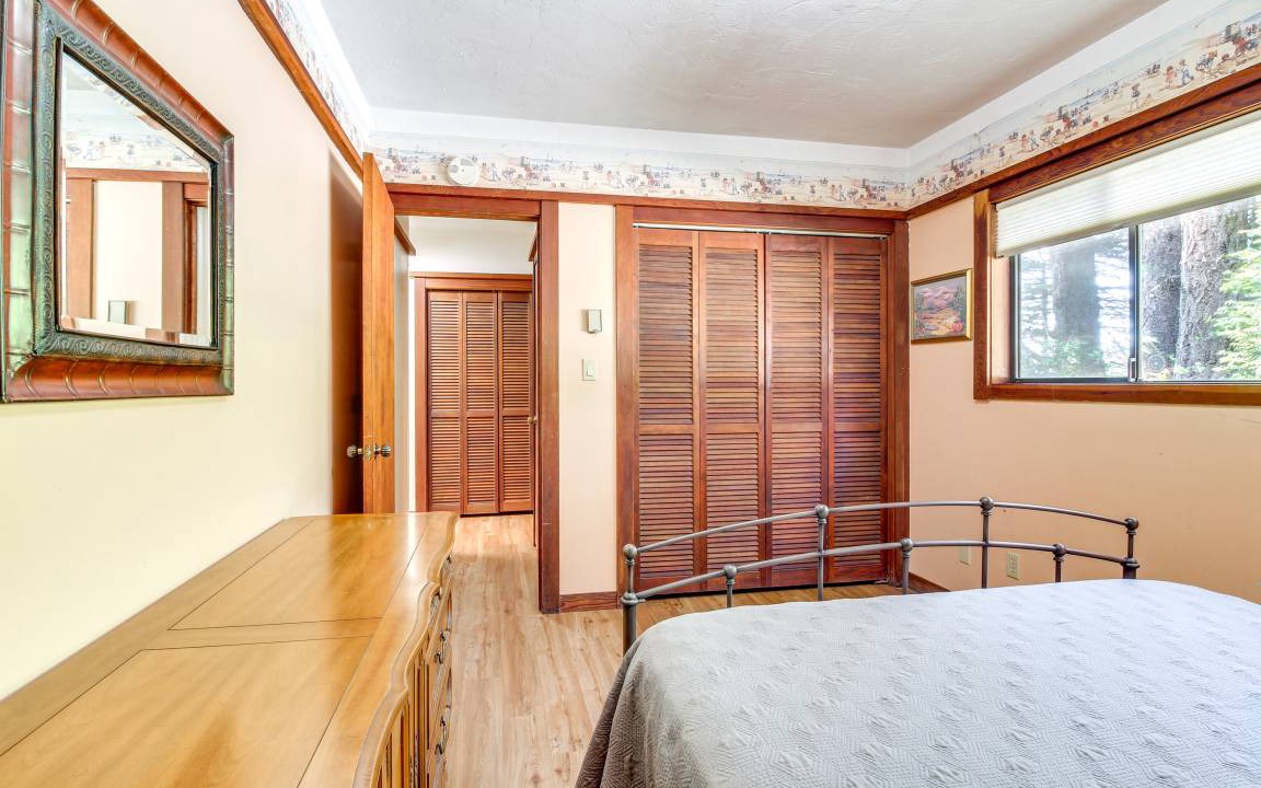 Photo of Bedroom in Coos Bay