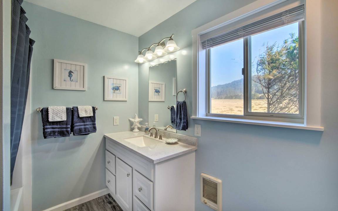 Photo of Bathroom in Gold Beach