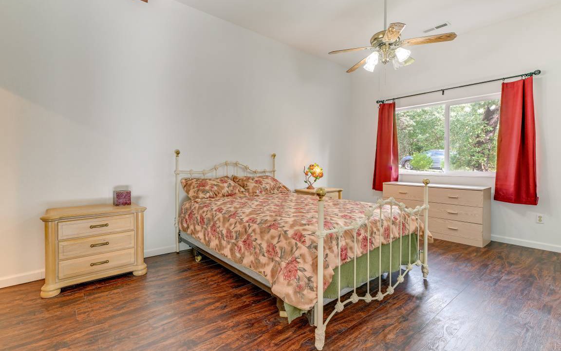 Photo of Bedroom in Grants Pass