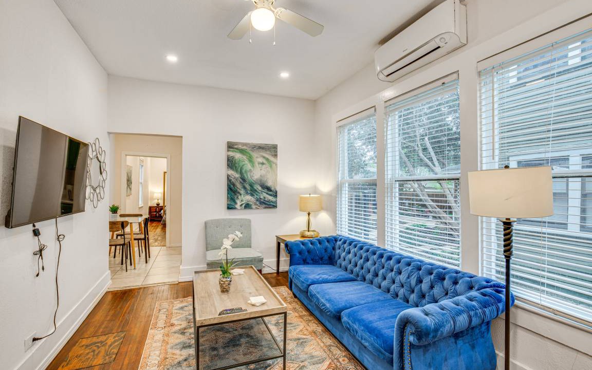 Photo of Livingroom in Peak's Suburban Addition