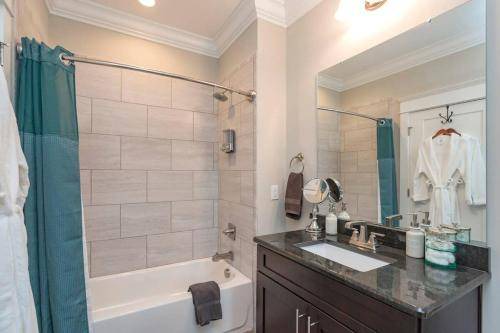 Photo of Bathroom in Shelby Hills