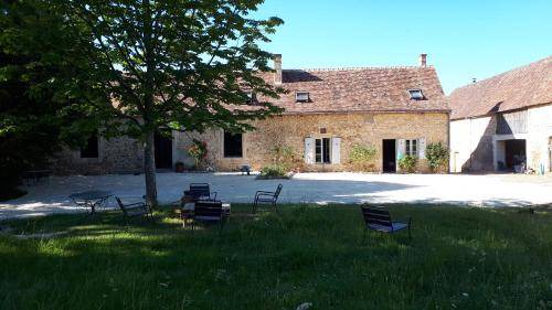 Photo of Buildings in Bellou-le-Trichard