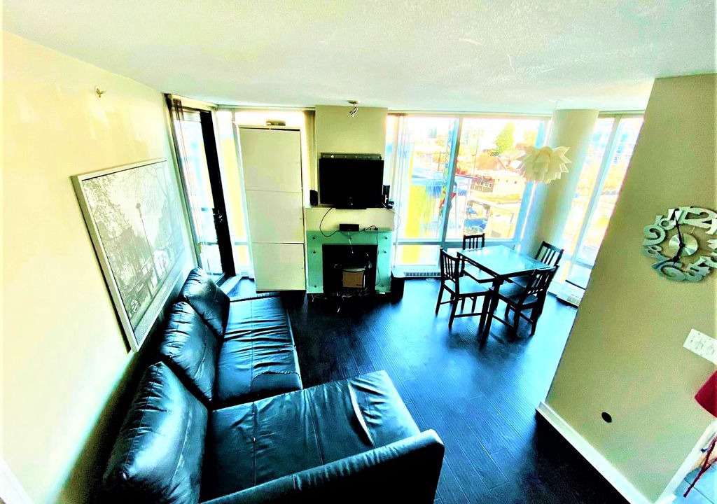 Photo of Livingroom in Davie Village
