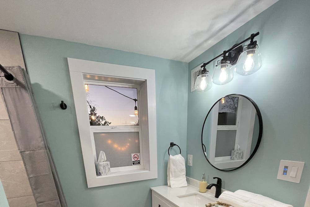 Photo of Bathroom in Shawanese