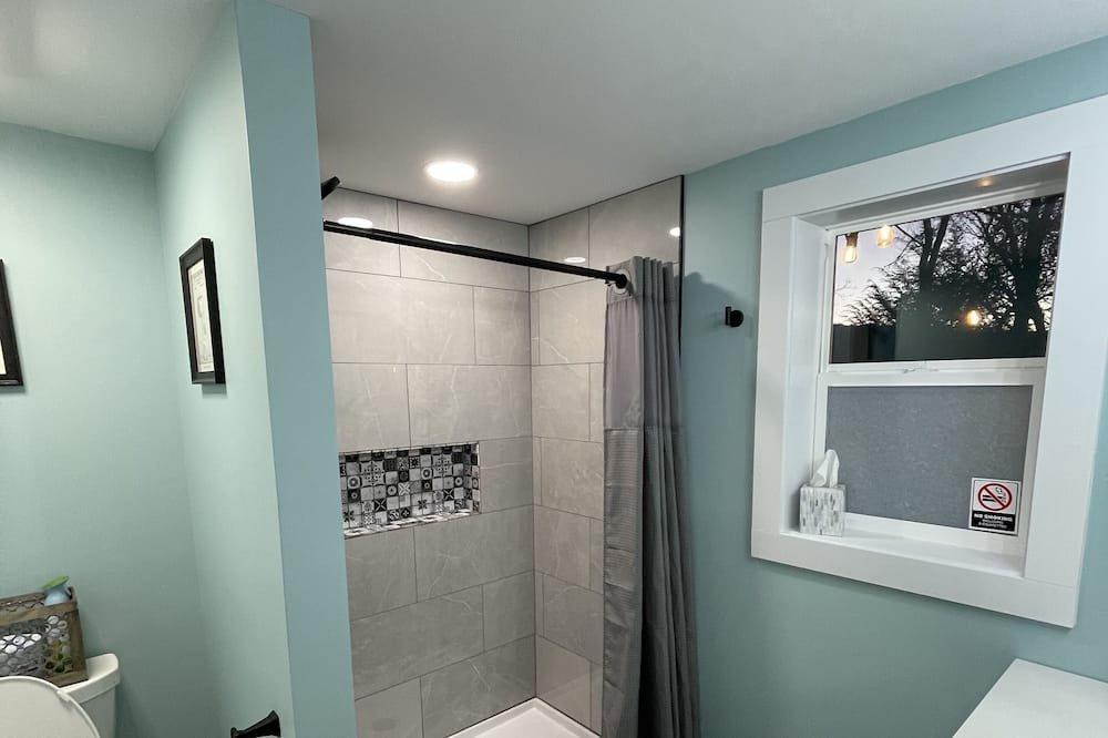 Photo of Bathroom in Shawanese