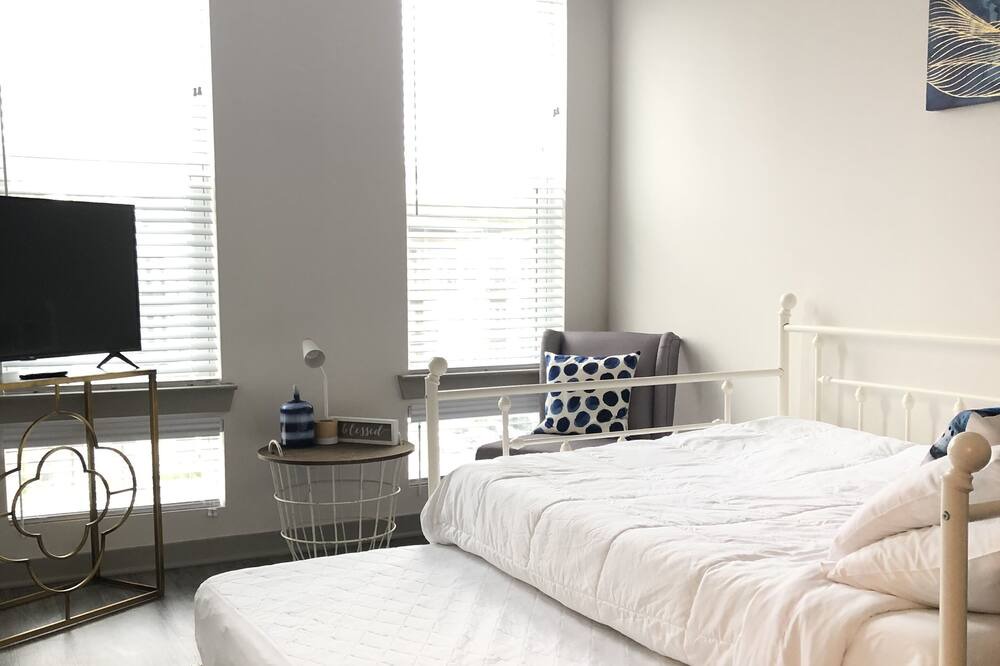 Photo of Bedroom in Hurwood Heights