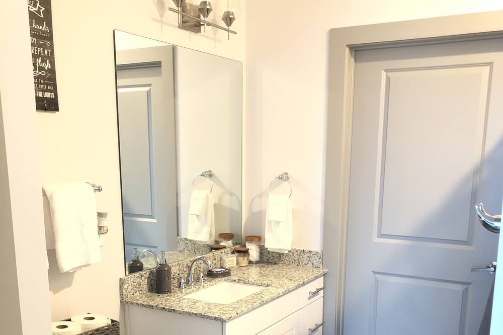 Photo of Bathroom in Hurwood Heights