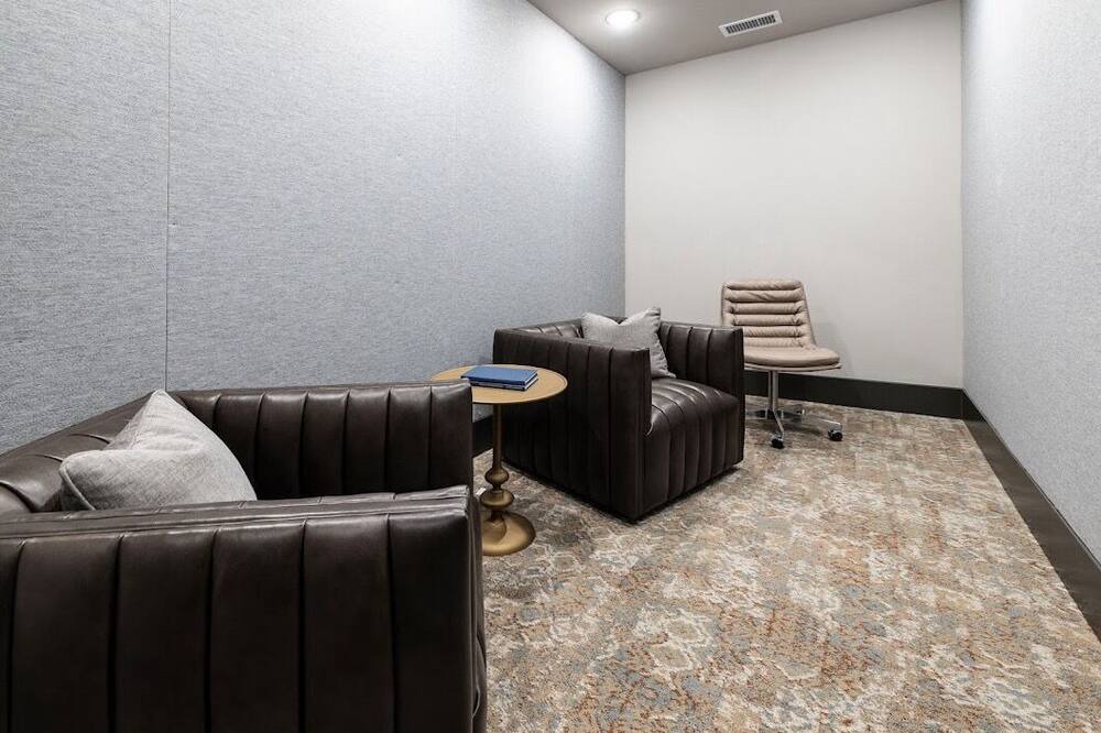 Photo of Livingroom in Hurwood Heights