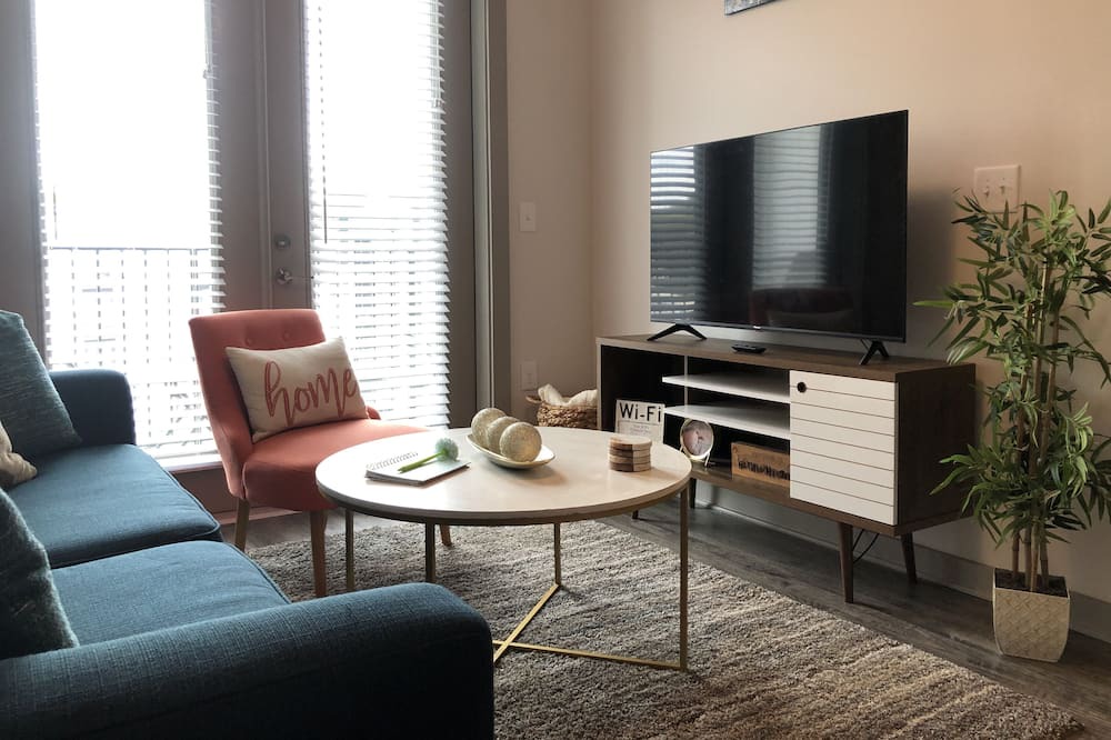 Photo of Livingroom in Hurwood Heights