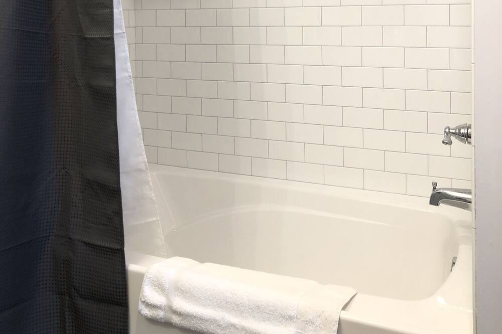 Photo of Bathroom in Hurwood Heights