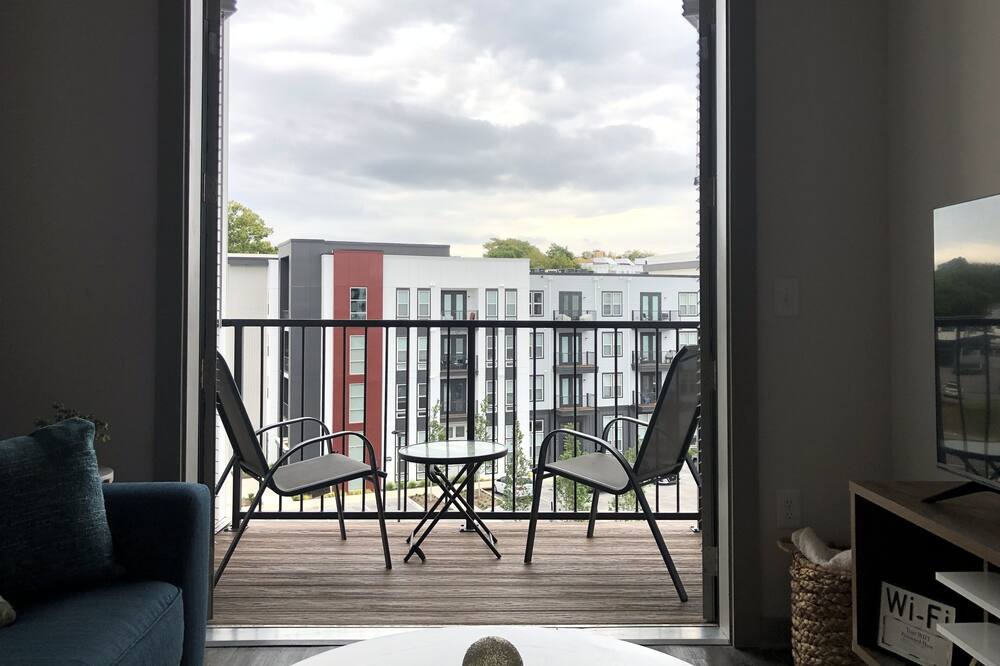 Photo of Patio Balcony in Hurwood Heights