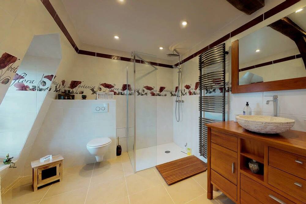 Photo of Bathroom in Bailleau-l'Eveque