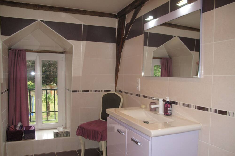 Photo of Bathroom in Bailleau-l'Eveque