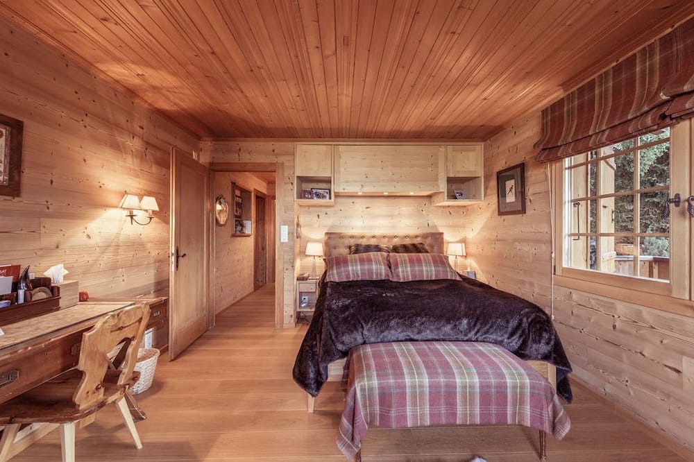 Photo of Bedroom in Arveyes