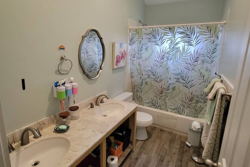 Photo of Bathroom in Broadway