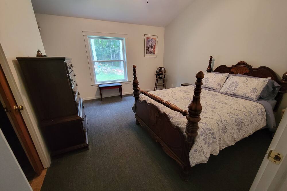 Photo of Bedroom in Broadway