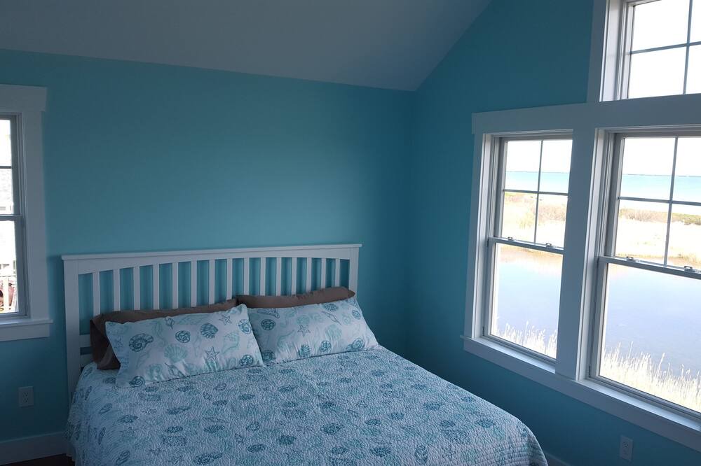 Photo of Bedroom in Matunuck