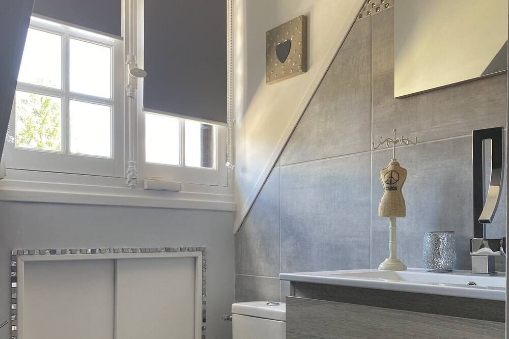 Photo of Bathroom in Chaon