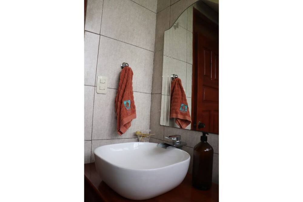 Photo of Bathroom in Tumbaco