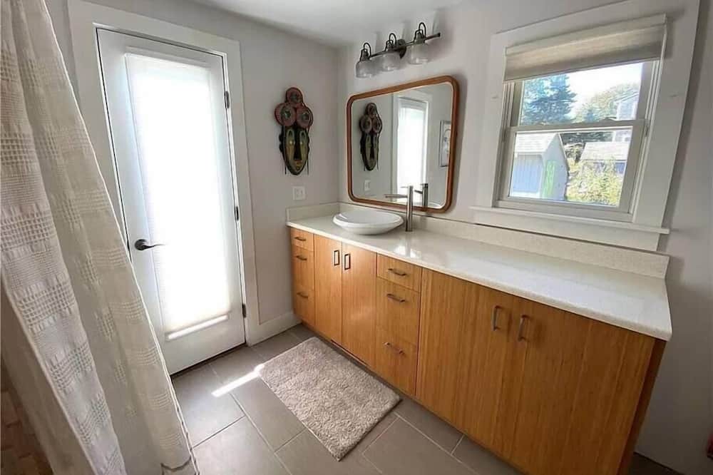 Photo of Bathroom in Snug Harbor