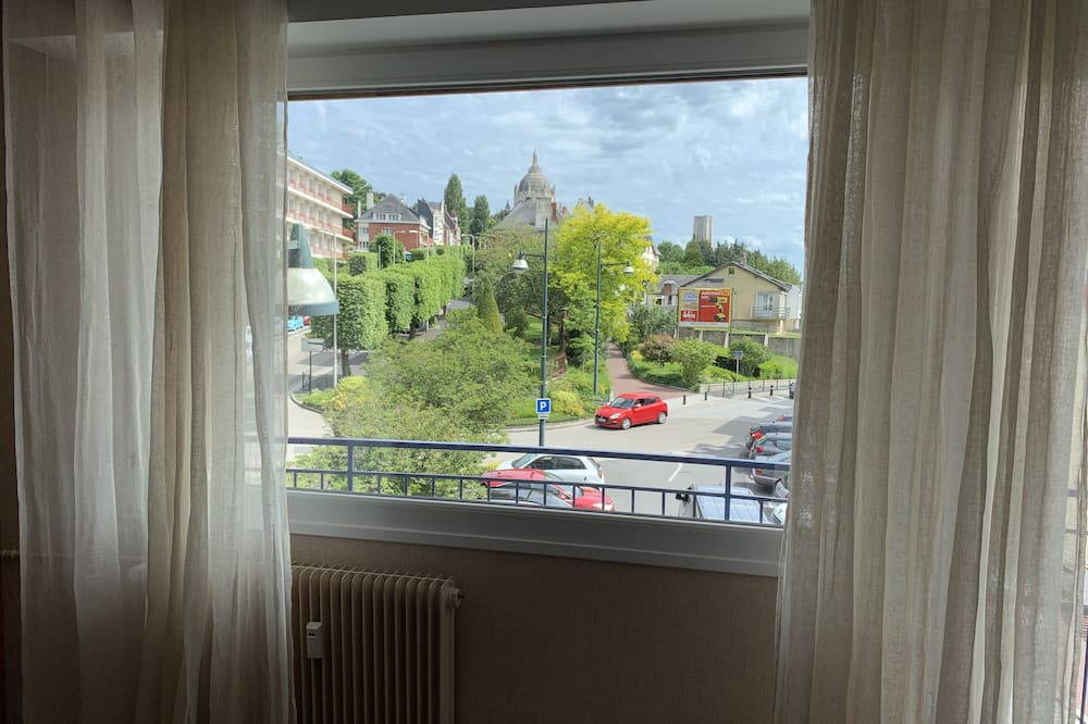Photo of Bedroom in Lisieux