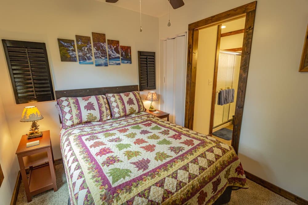 Photo of Bedroom in Hayesville