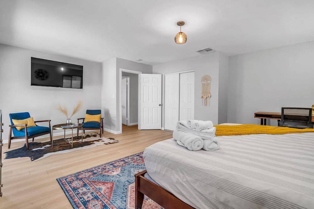 Photo of Bedroom in Lake Balboa