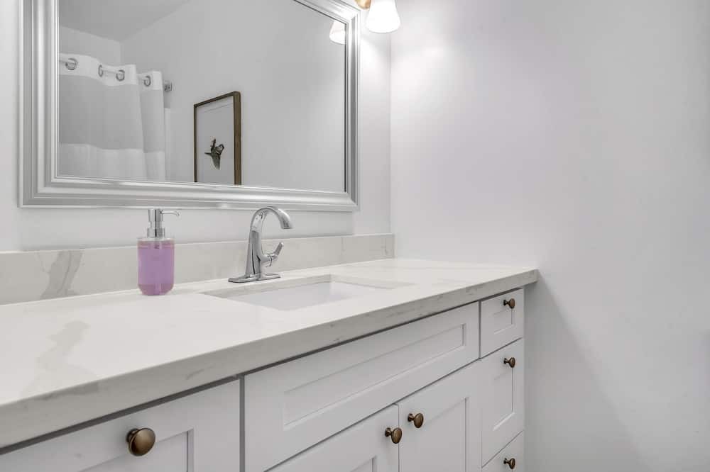 Photo of Bathroom in Lake Balboa