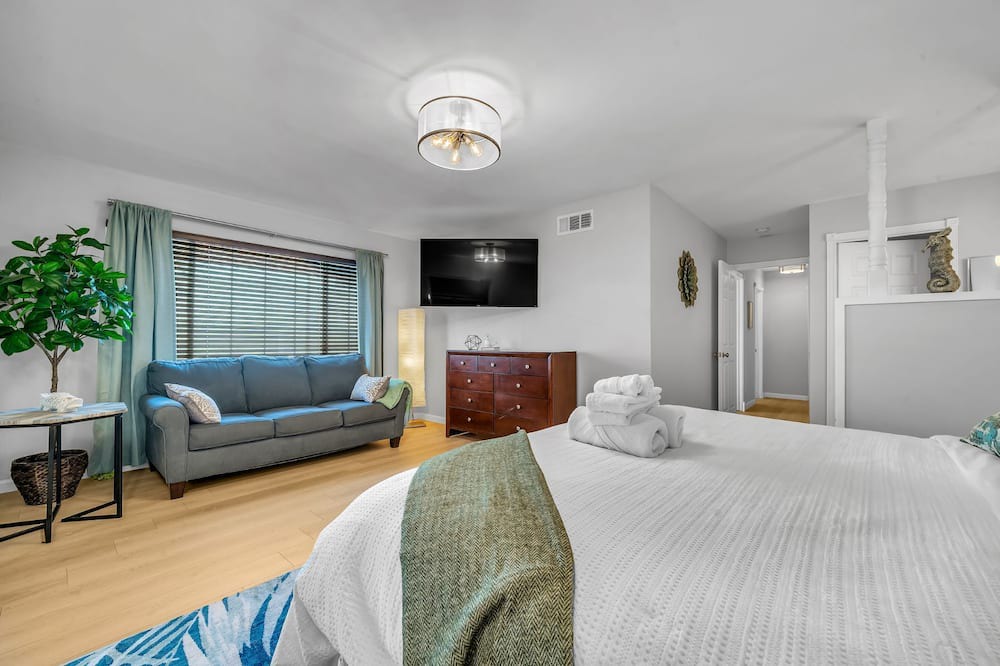 Photo of Bedroom in Lake Balboa